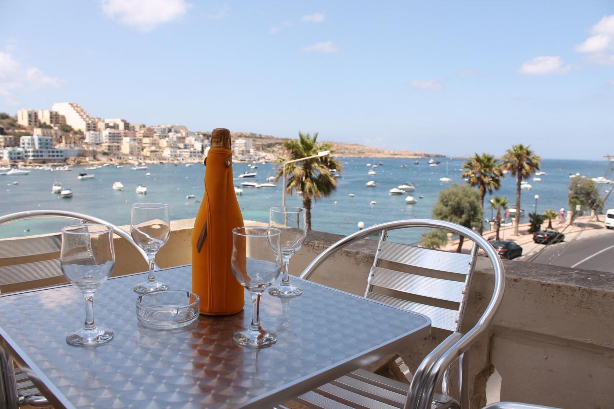 Blue Harbour 2 Bedroom Seafront Apartments With Stunning Seaviews - By Getawaysmalta San Pawl il-Baħar Kültér fotó