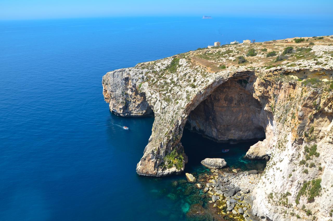 Blue Harbour 2 Bedroom Seafront Apartments With Stunning Seaviews - By Getawaysmalta San Pawl il-Baħar Kültér fotó