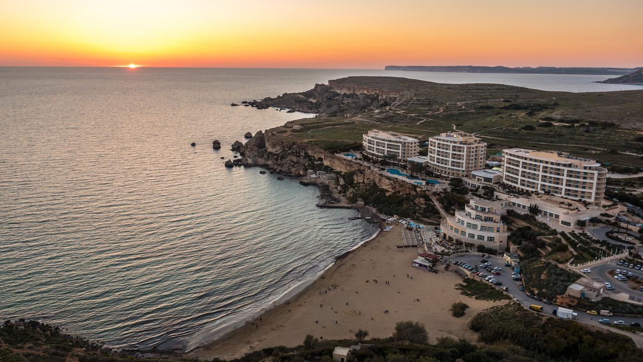 Blue Harbour 2 Bedroom Seafront Apartments With Stunning Seaviews - By Getawaysmalta San Pawl il-Baħar Kültér fotó